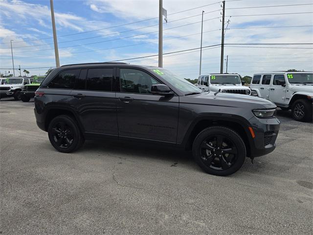 new 2025 Jeep Grand Cherokee car, priced at $38,124