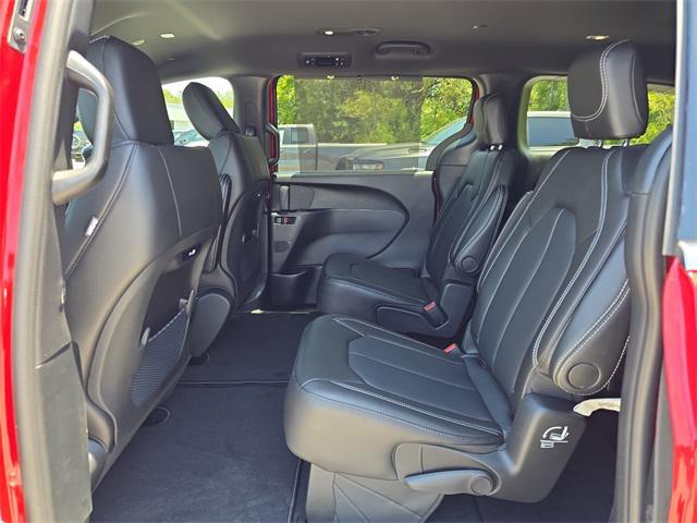 new 2025 Chrysler Pacifica car, priced at $42,980