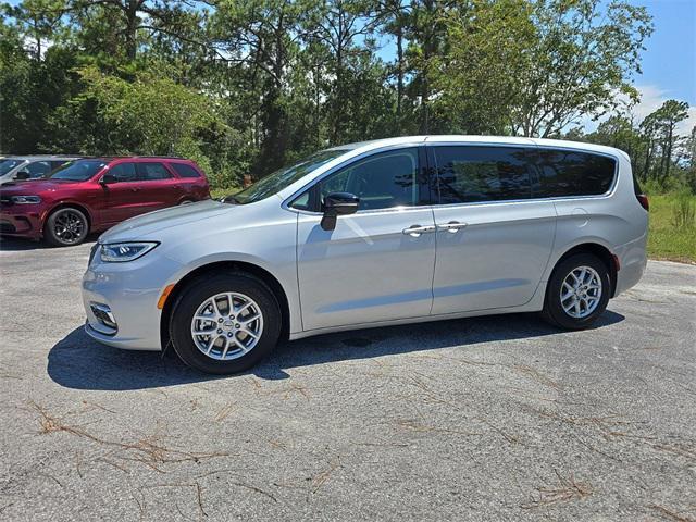 new 2024 Chrysler Pacifica car, priced at $38,045