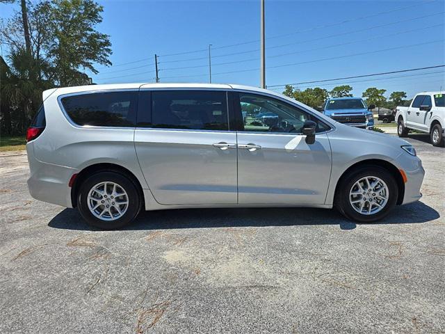 new 2024 Chrysler Pacifica car, priced at $38,045