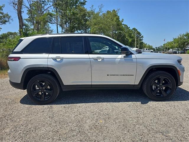 new 2024 Jeep Grand Cherokee car, priced at $42,985