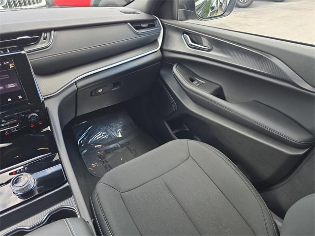 new 2025 Jeep Grand Cherokee car, priced at $39,650