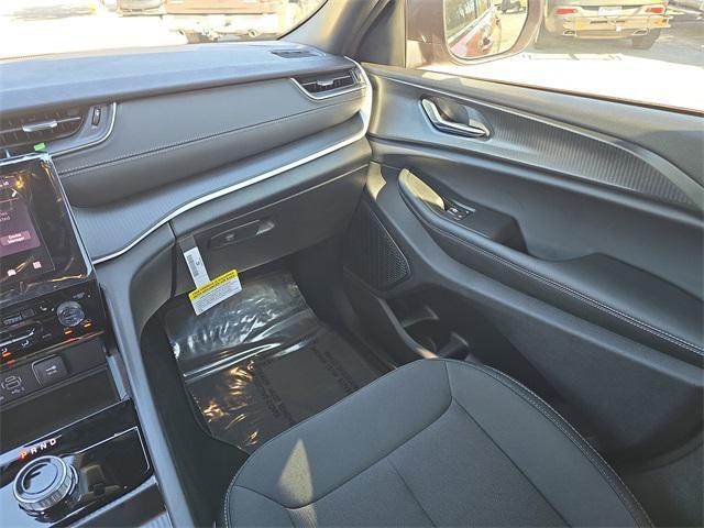 new 2025 Jeep Grand Cherokee car, priced at $34,592