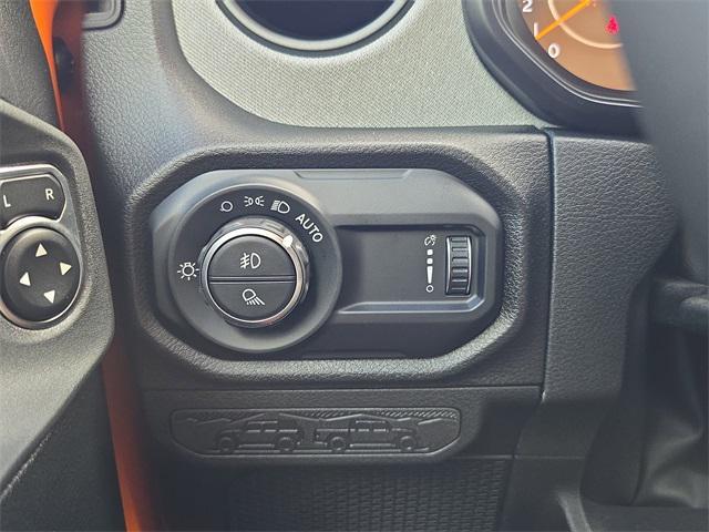 new 2025 Jeep Gladiator car, priced at $41,445