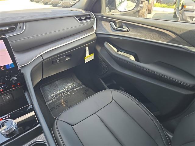 new 2025 Jeep Grand Cherokee L car, priced at $43,081