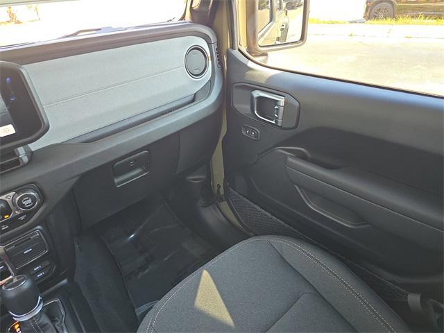 new 2025 Jeep Gladiator car, priced at $40,405