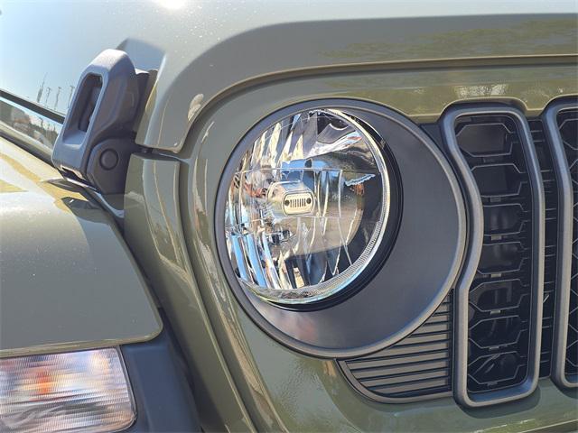 new 2025 Jeep Gladiator car, priced at $40,405