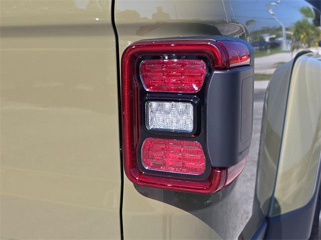 new 2025 Jeep Gladiator car, priced at $40,405