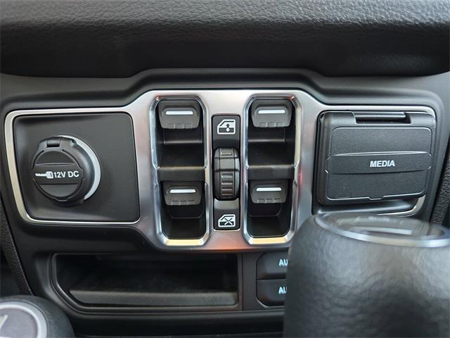new 2025 Jeep Gladiator car, priced at $40,405