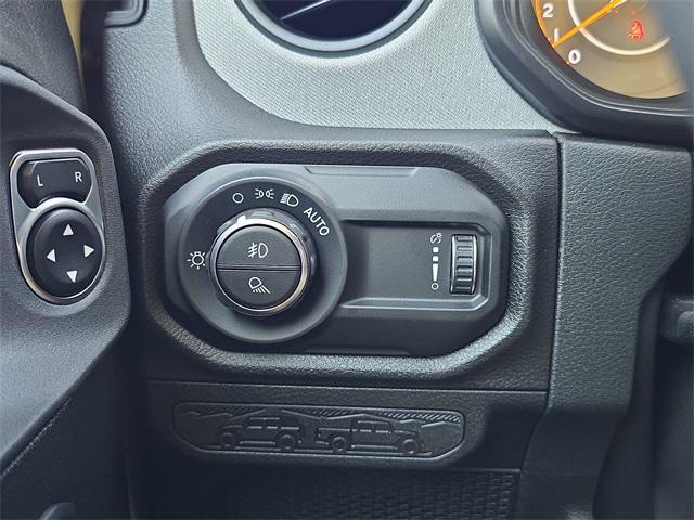 new 2025 Jeep Gladiator car, priced at $40,405