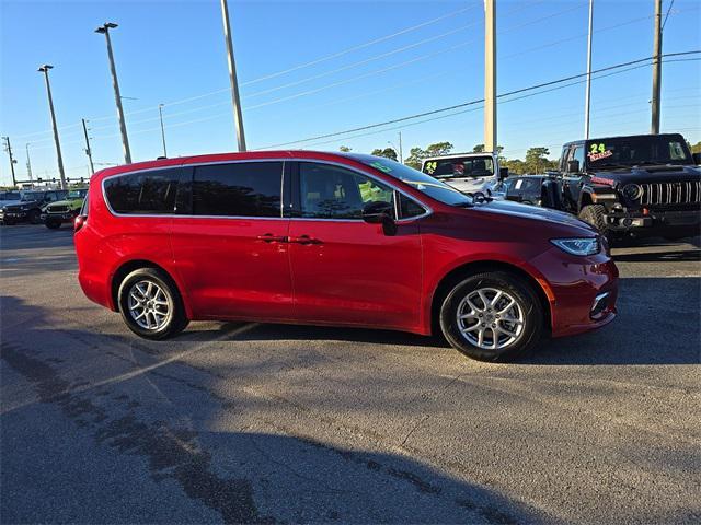 new 2025 Chrysler Pacifica car, priced at $42,920