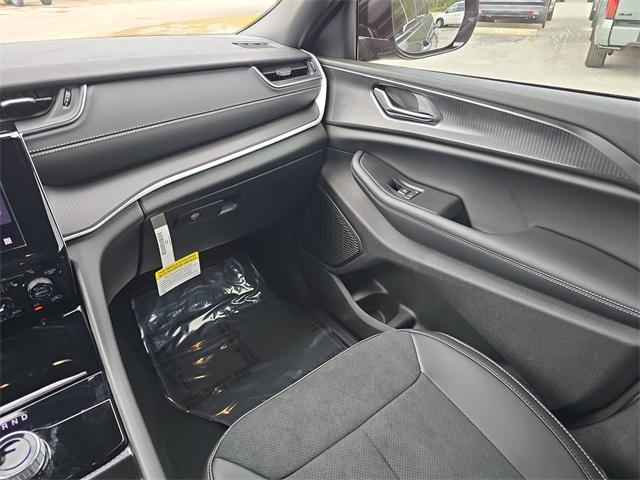 new 2025 Jeep Grand Cherokee car, priced at $38,374
