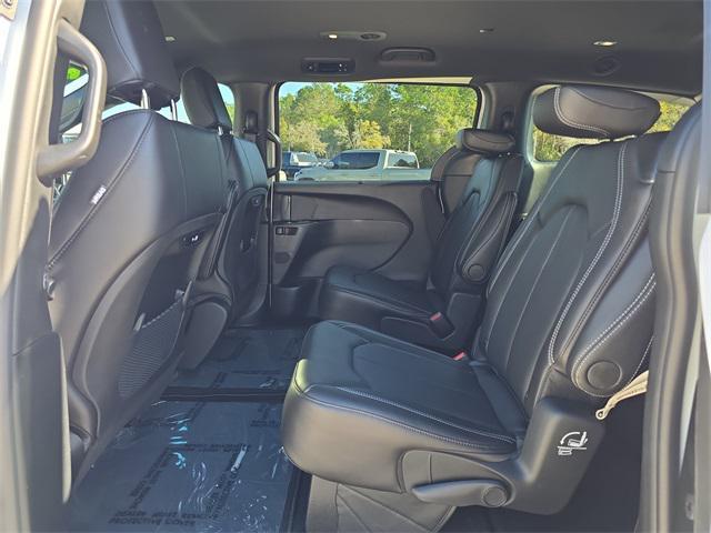 new 2026 Chrysler Pacifica car, priced at $37,016