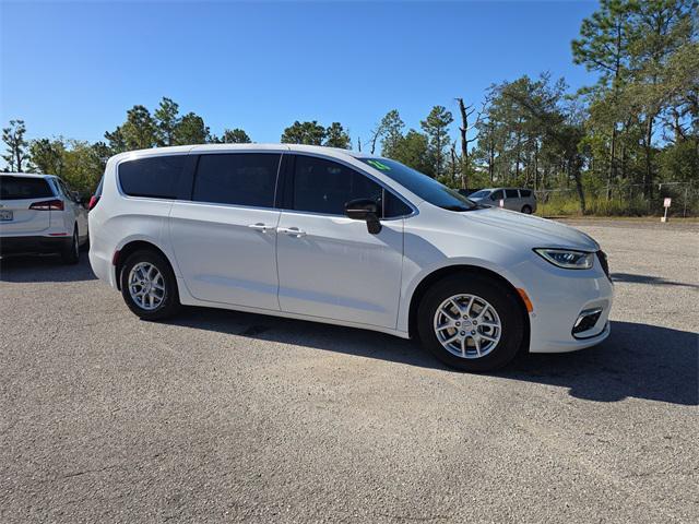 new 2026 Chrysler Pacifica car, priced at $37,016
