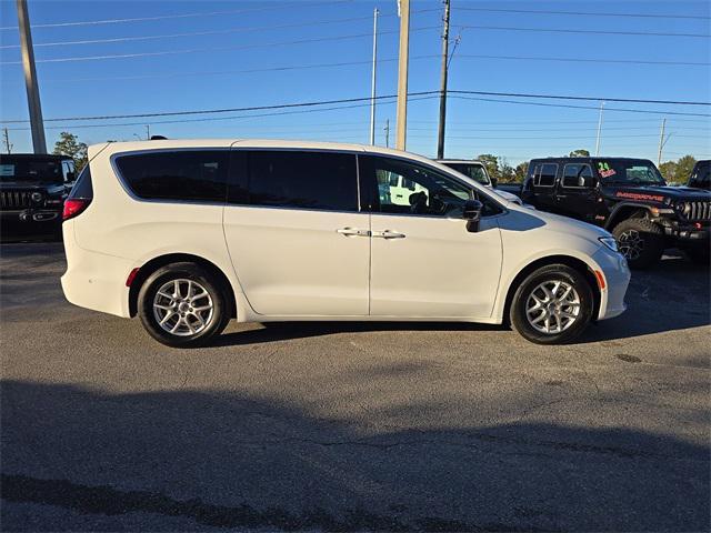 new 2025 Chrysler Pacifica car, priced at $42,425