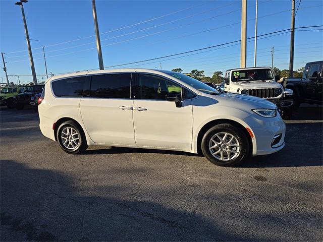 new 2025 Chrysler Pacifica car, priced at $42,425