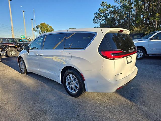 new 2025 Chrysler Pacifica car, priced at $42,425