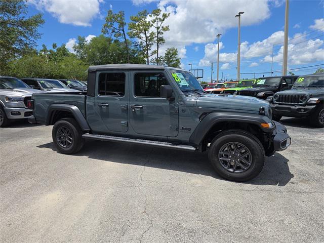 new 2025 Jeep Gladiator car, priced at $41,957