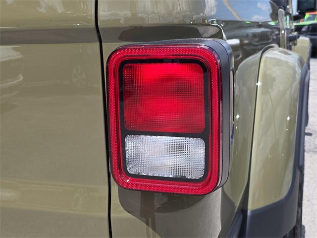 new 2025 Jeep Gladiator car, priced at $47,921