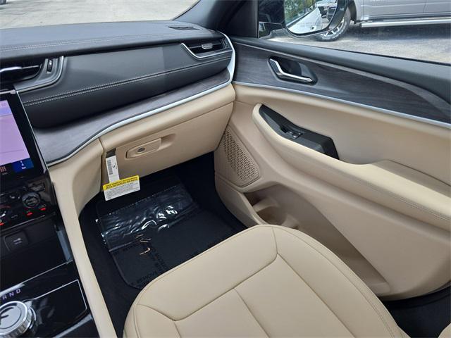 new 2025 Jeep Grand Cherokee car, priced at $40,481