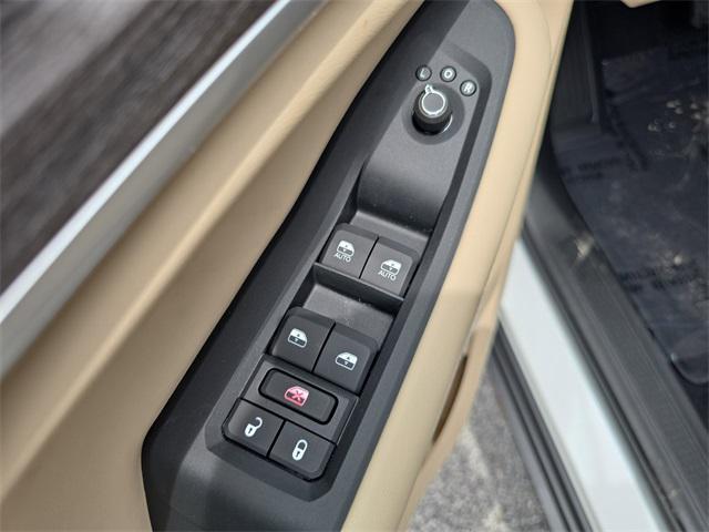 new 2025 Jeep Grand Cherokee car, priced at $40,481