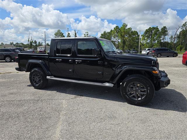 new 2025 Jeep Gladiator car, priced at $42,755