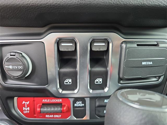 new 2025 Jeep Wrangler car, priced at $46,095