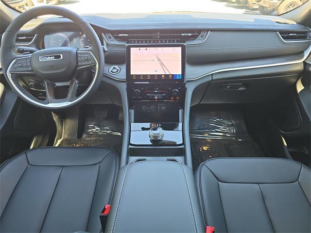 new 2025 Jeep Grand Cherokee car, priced at $41,017