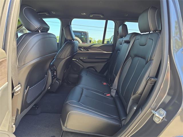 new 2025 Jeep Grand Cherokee car, priced at $41,017