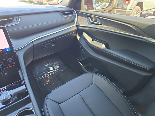 new 2025 Jeep Grand Cherokee car, priced at $41,017