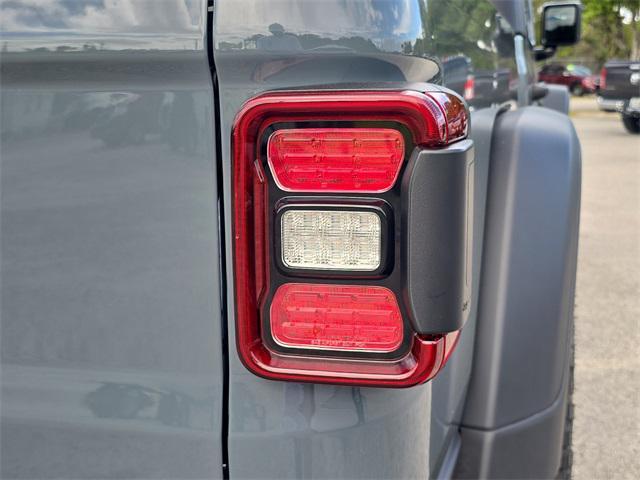 new 2025 Jeep Gladiator car, priced at $43,051