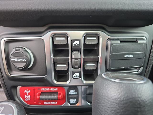 new 2025 Jeep Gladiator car, priced at $43,051