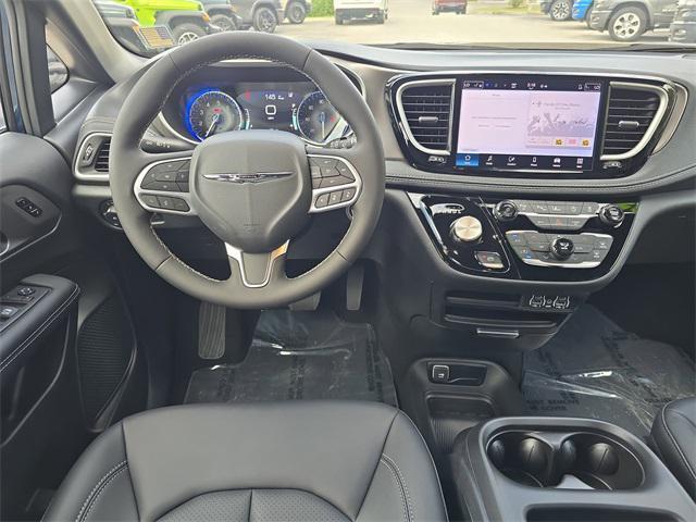 used 2025 Chrysler Pacifica car, priced at $37,995