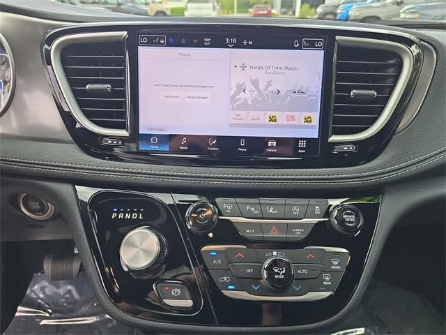 used 2025 Chrysler Pacifica car, priced at $37,995