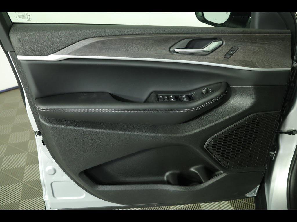 new 2025 Jeep Grand Cherokee car, priced at $48,510