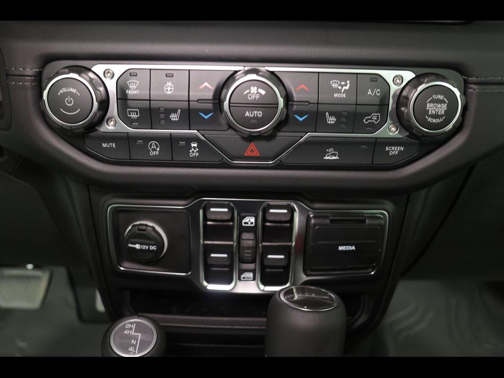 new 2025 Jeep Gladiator car, priced at $37,999