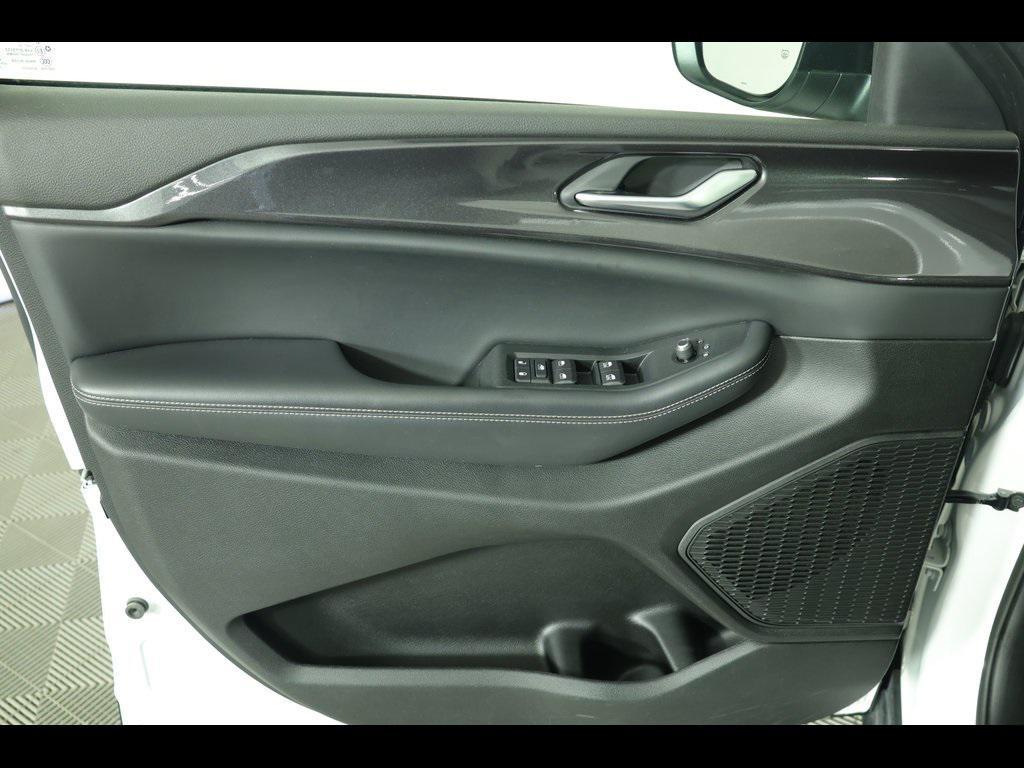 used 2023 Jeep Grand Cherokee car, priced at $31,892