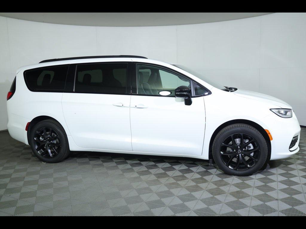 new 2026 Chrysler Pacifica car, priced at $59,695