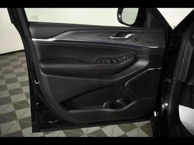 new 2025 Jeep Grand Cherokee car, priced at $51,999