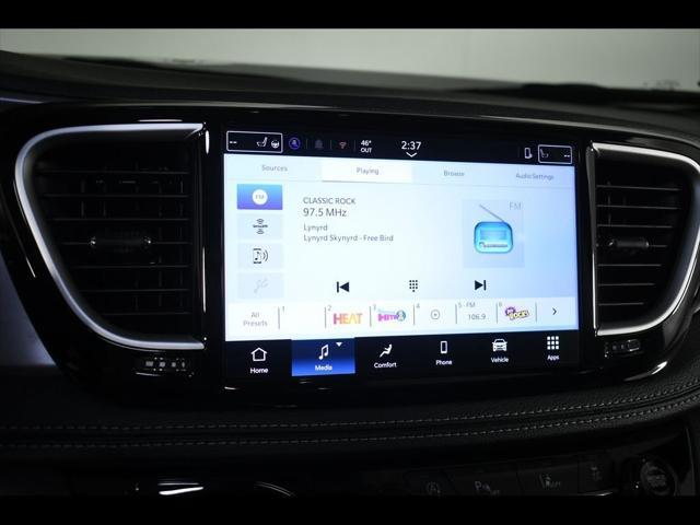 new 2025 Chrysler Pacifica car, priced at $42,639