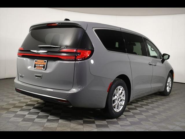 new 2025 Chrysler Pacifica car, priced at $39,999