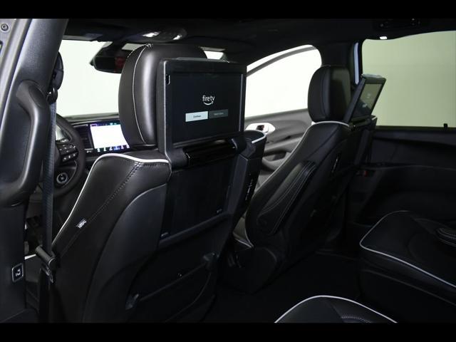 new 2025 Chrysler Pacifica Hybrid car, priced at $47,905