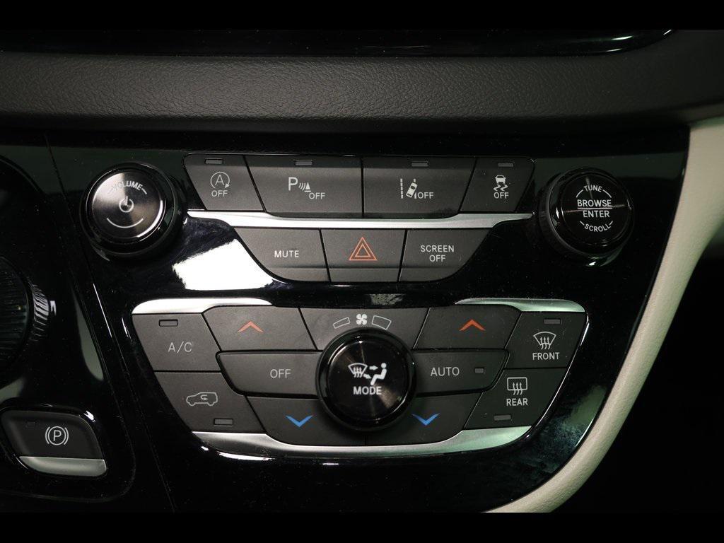 used 2024 Chrysler Pacifica car, priced at $33,897