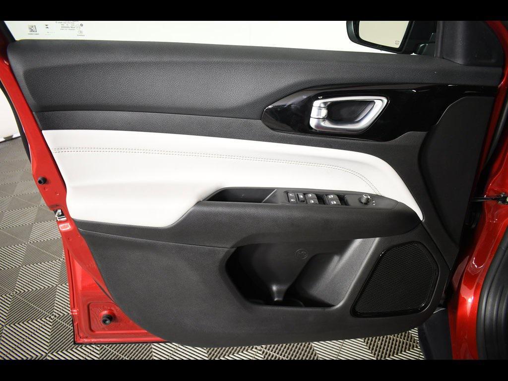 new 2025 Jeep Compass car, priced at $25,999