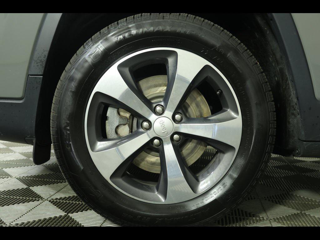used 2019 Jeep Cherokee car, priced at $21,484