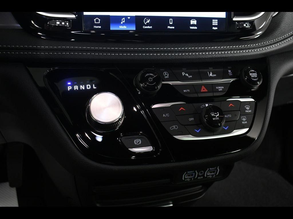 new 2025 Chrysler Pacifica car, priced at $37,445