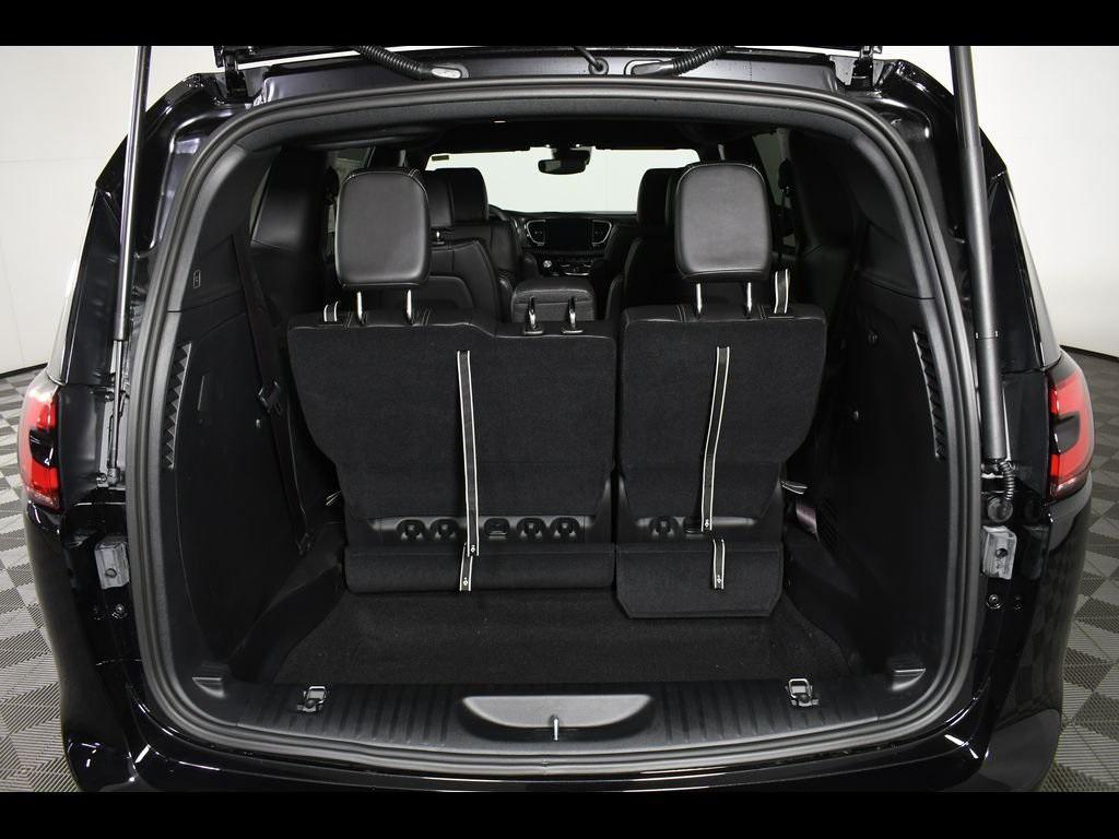 new 2025 Chrysler Pacifica car, priced at $37,445