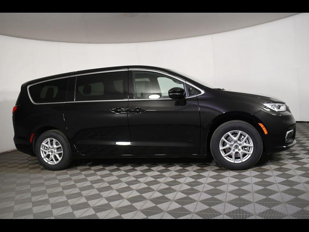 new 2025 Chrysler Pacifica car, priced at $37,445