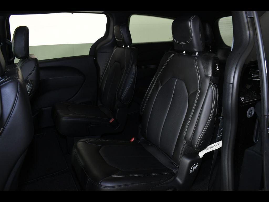 new 2025 Chrysler Pacifica car, priced at $37,445