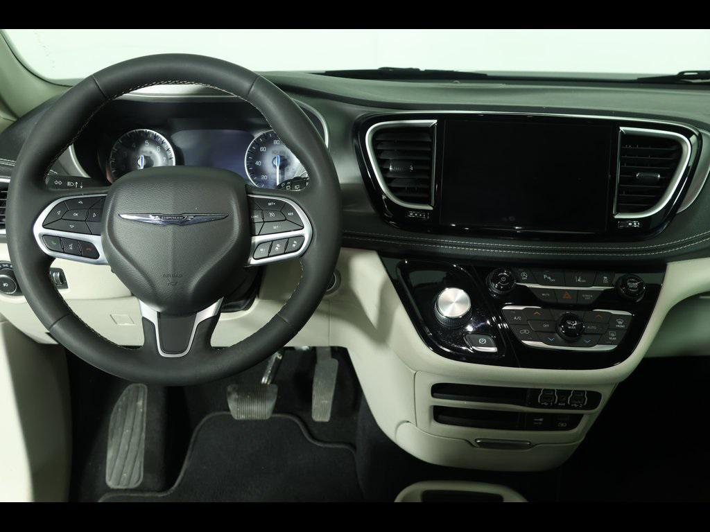 used 2022 Chrysler Pacifica car, priced at $30,923
